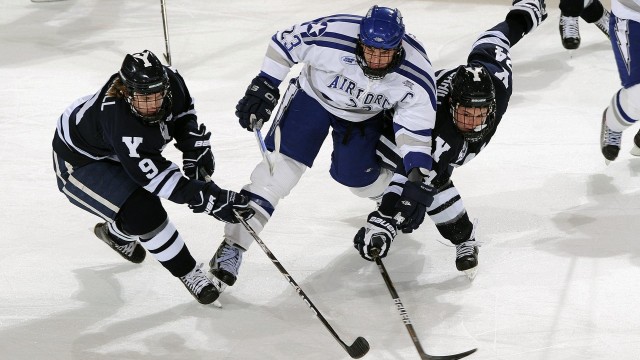 爱游戏体育官方入口-俱乐部与医学院共建运动医学研究中心签约仪式举行，运动医学研究院体育医院